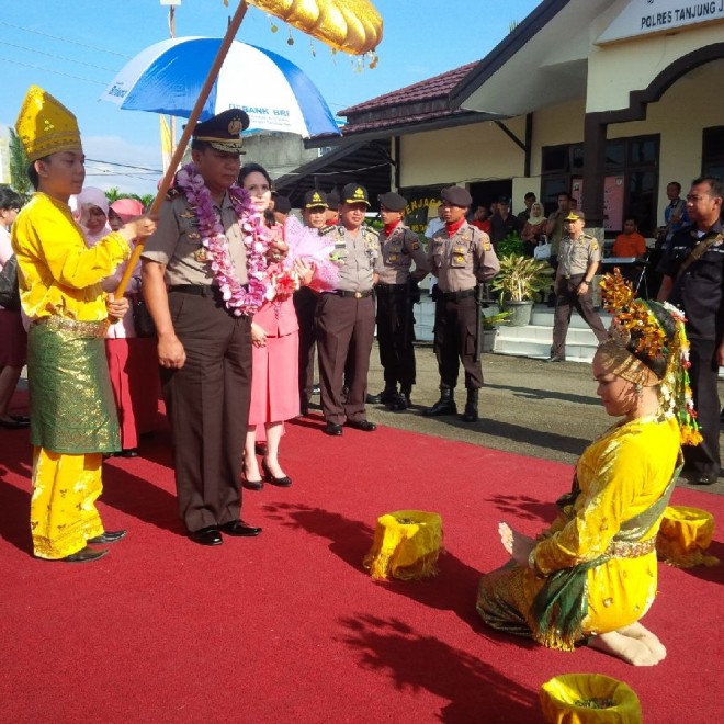 Kapolda disambut tarian sekapur sirih